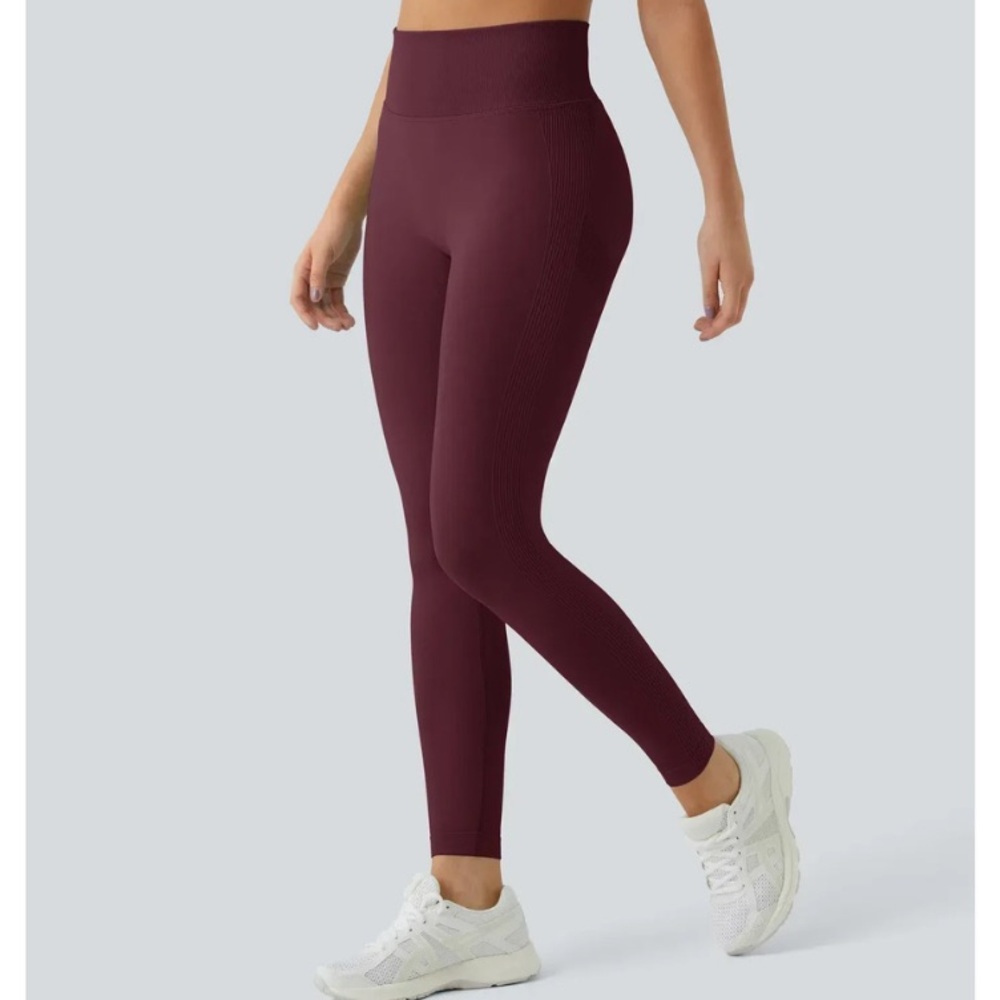 Halara OneForm Seamless Flow High Waisted Booty Scrunch Yoga Leggings Burgundy